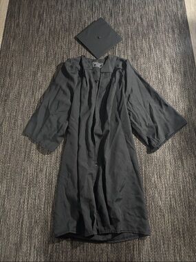 Oak hall Graduation cap and gown